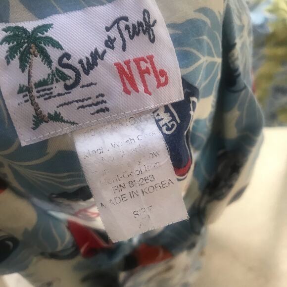 Vintage. Sun and Turf NFL Helmets Cream Blue Button Down Shirt Men's Size XXL - Picture 7 of 7